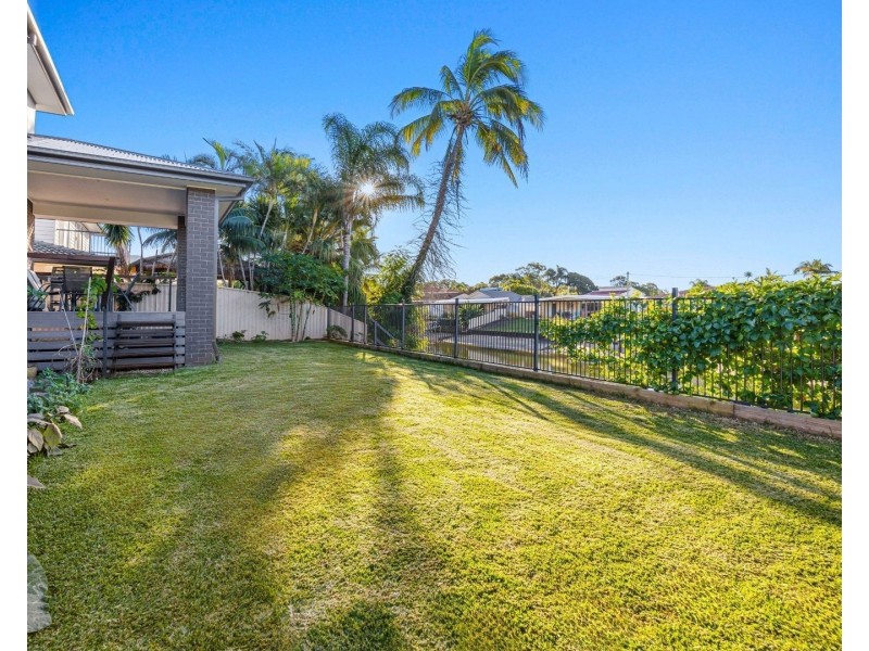 5 Ensenada Court, Broadbeach Waters QLD 4218