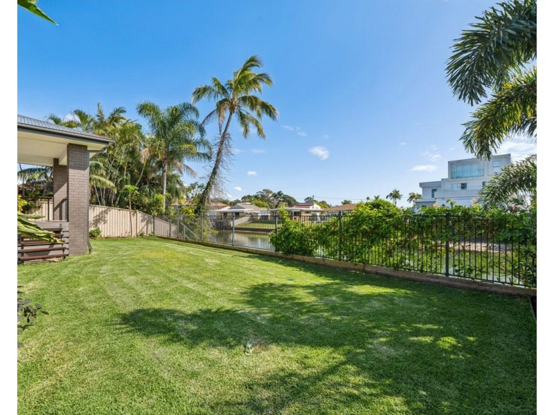 5 Ensenada Court, Broadbeach Waters QLD 4218