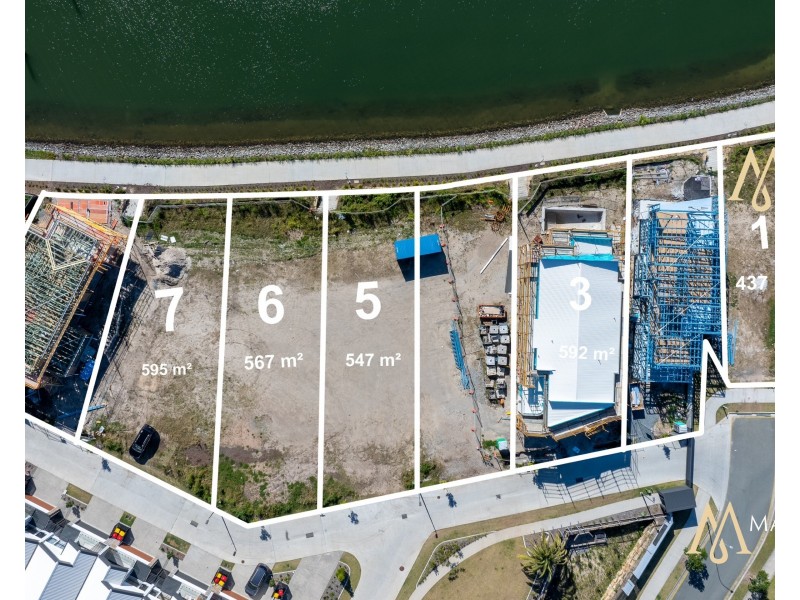 1/2 Lyra Avenue, Hope Island QLD 4212