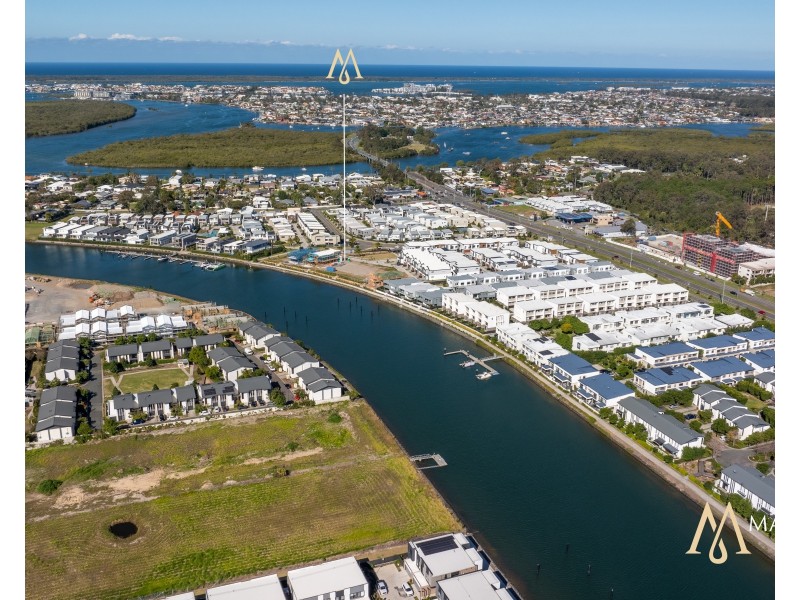 1/2 Lyra Avenue, Hope Island QLD 4212