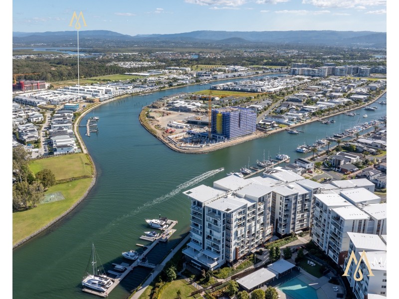 1/2 Lyra Avenue, Hope Island QLD 4212
