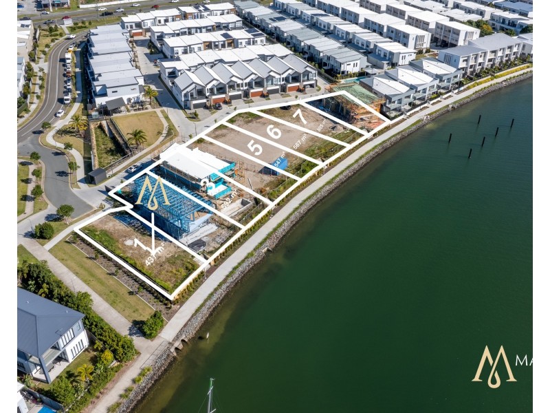 1/2 Lyra Avenue, Hope Island QLD 4212