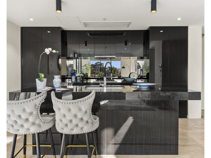 209W/1 Marina Drive, Benowa QLD 4217