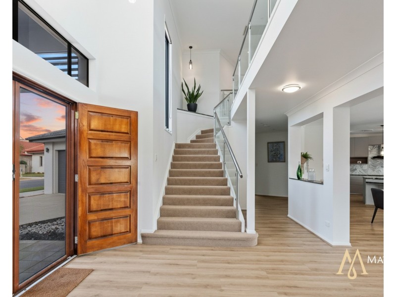 33 Prosperity Drive, Helensvale QLD 4212