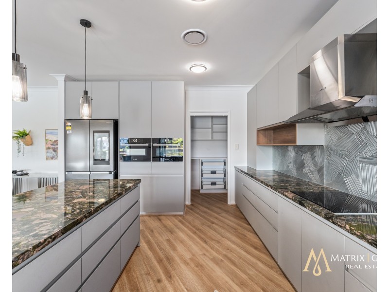 33 Prosperity Drive, Helensvale QLD 4212