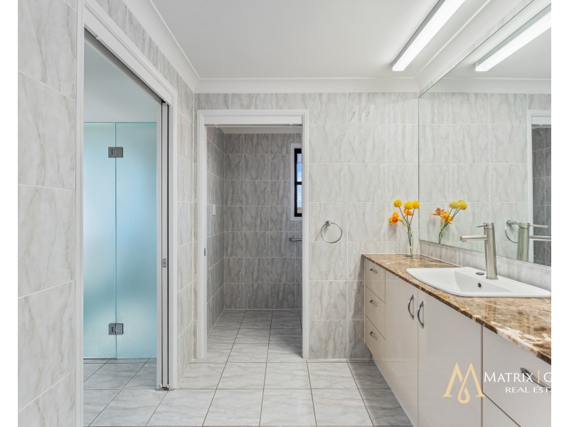 33 Prosperity Drive, Helensvale QLD 4212