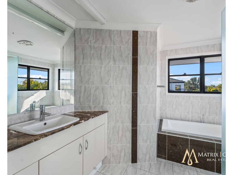 33 Prosperity Drive, Helensvale QLD 4212