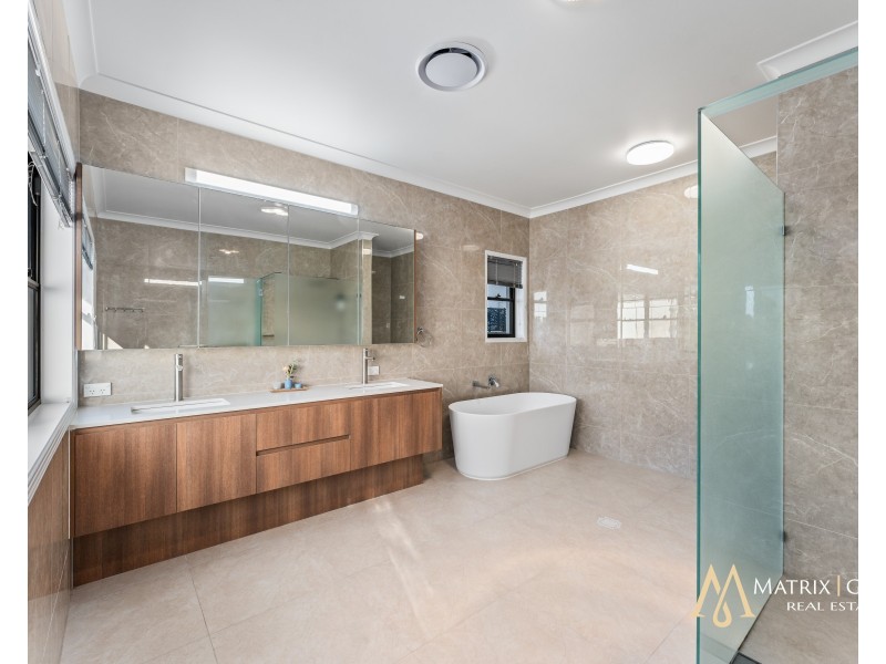 33 Prosperity Drive, Helensvale QLD 4212