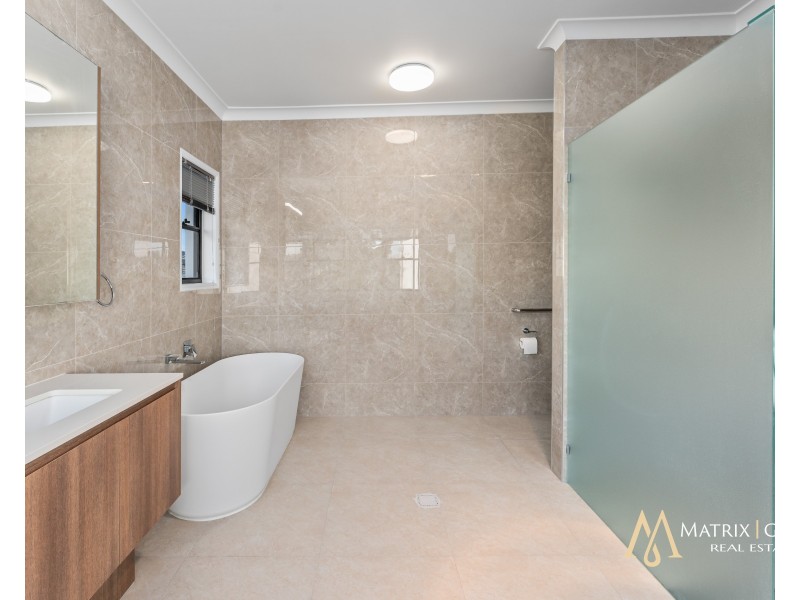 33 Prosperity Drive, Helensvale QLD 4212