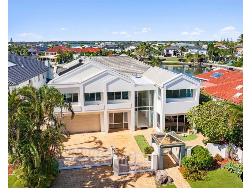 11 Excalibur Court, Sovereign Islands QLD 4216
