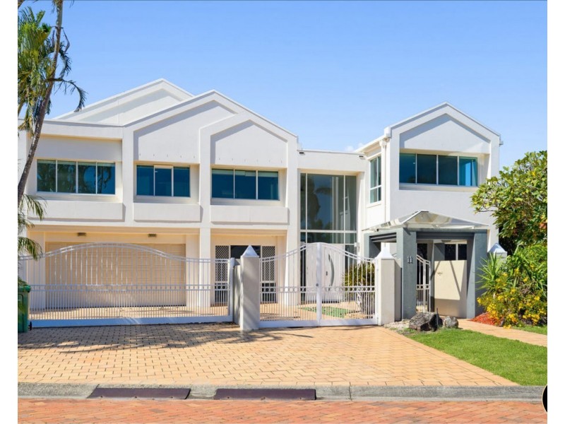 11 Excalibur Court, Sovereign Islands QLD 4216