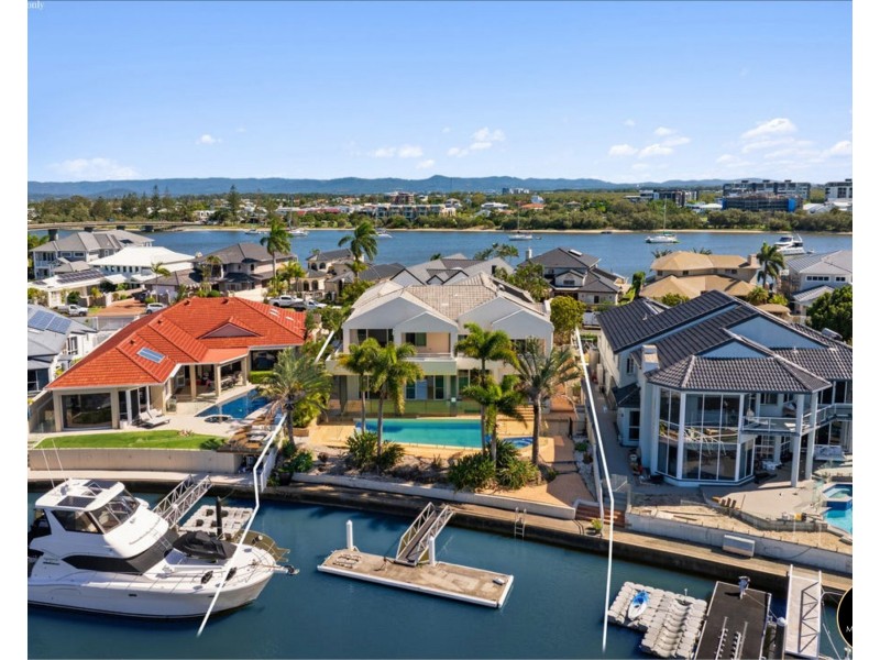 11 Excalibur Court, Sovereign Islands QLD 4216