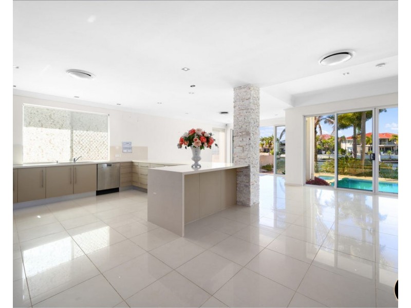 11 Excalibur Court, Sovereign Islands QLD 4216