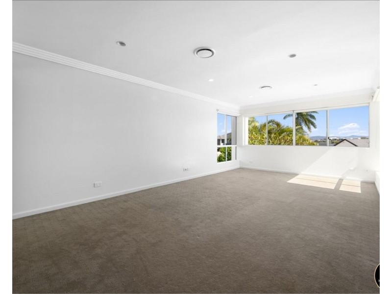 11 Excalibur Court, Sovereign Islands QLD 4216