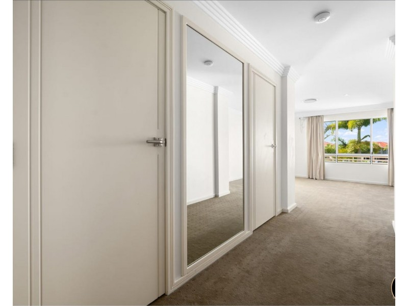 11 Excalibur Court, Sovereign Islands QLD 4216
