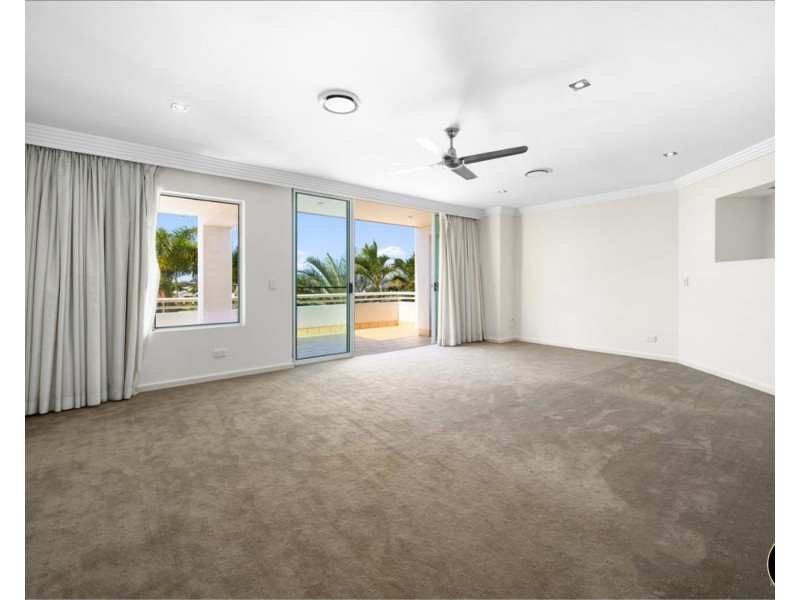 11 Excalibur Court, Sovereign Islands QLD 4216