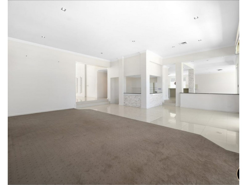 11 Excalibur Court, Sovereign Islands QLD 4216
