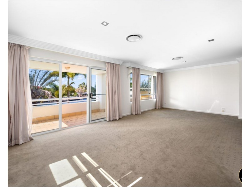 11 Excalibur Court, Sovereign Islands QLD 4216