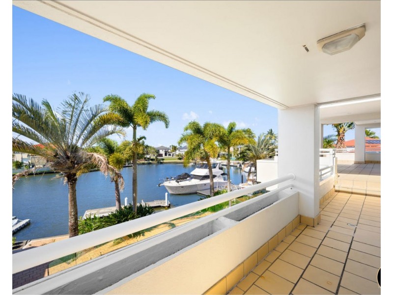 11 Excalibur Court, Sovereign Islands QLD 4216