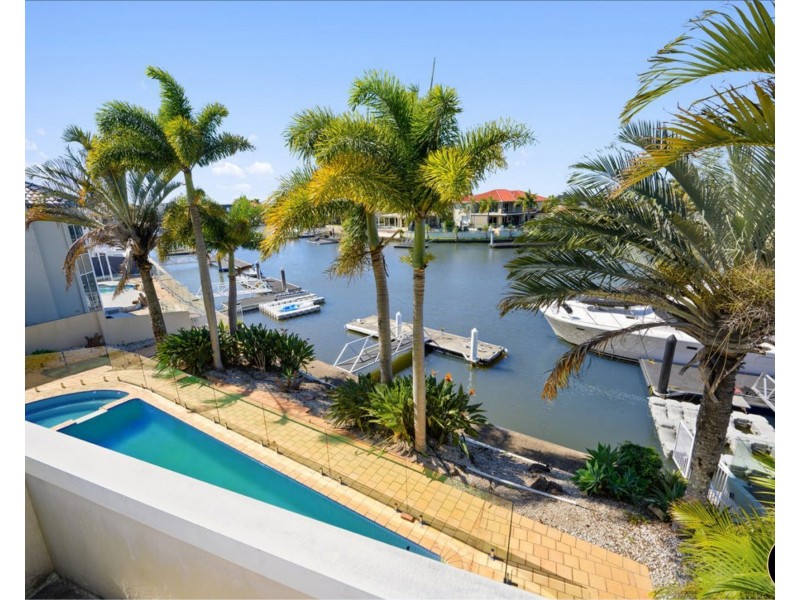 11 Excalibur Court, Sovereign Islands QLD 4216