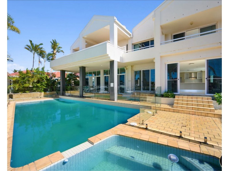 11 Excalibur Court, Sovereign Islands QLD 4216