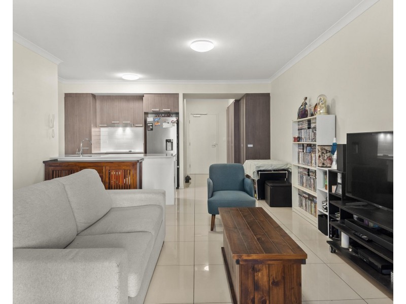 202/11 Norman Street, Southport QLD 4215