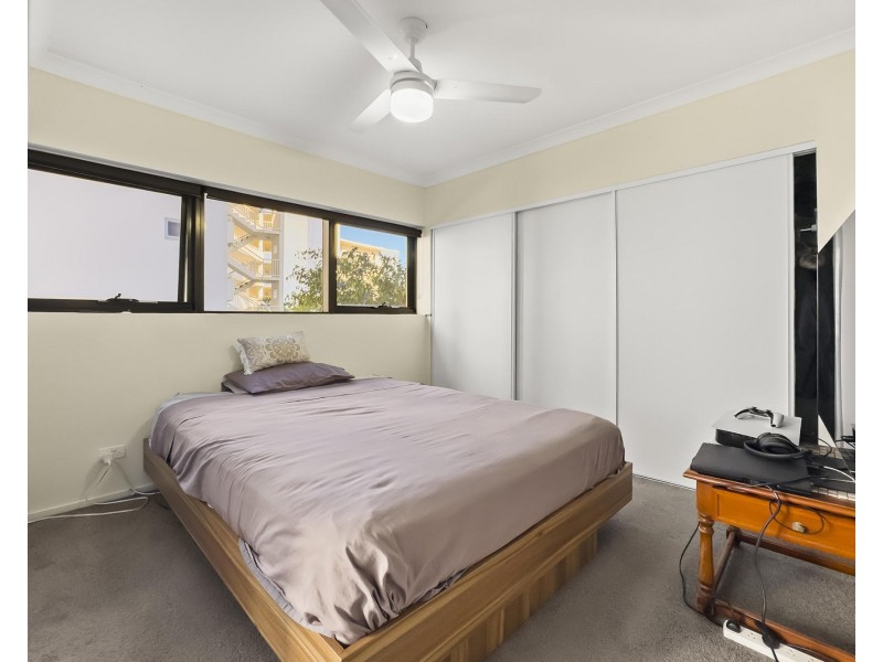 202/11 Norman Street, Southport QLD 4215