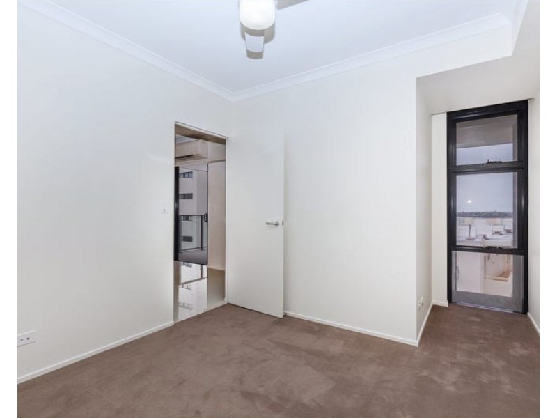 202/11 Norman Street, Southport QLD 4215