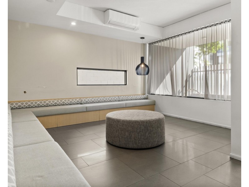 202/11 Norman Street, Southport QLD 4215