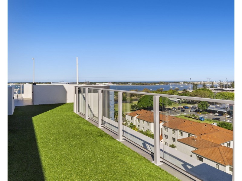 202/11 Norman Street, Southport QLD 4215