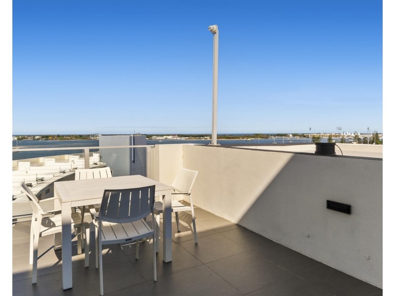 202/11 Norman Street, Southport QLD 4215