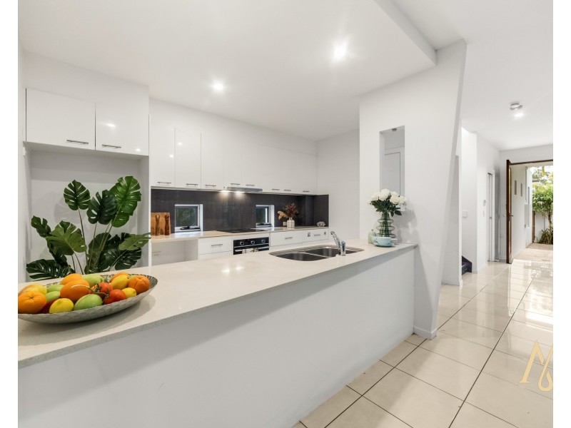 2 Royal Links Drive, Robina QLD 4226