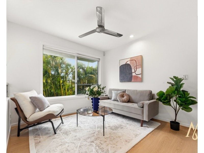 2 Royal Links Drive, Robina QLD 4226