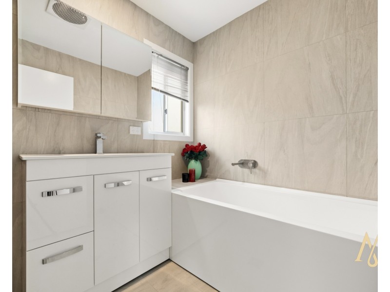 2 Royal Links Drive, Robina QLD 4226