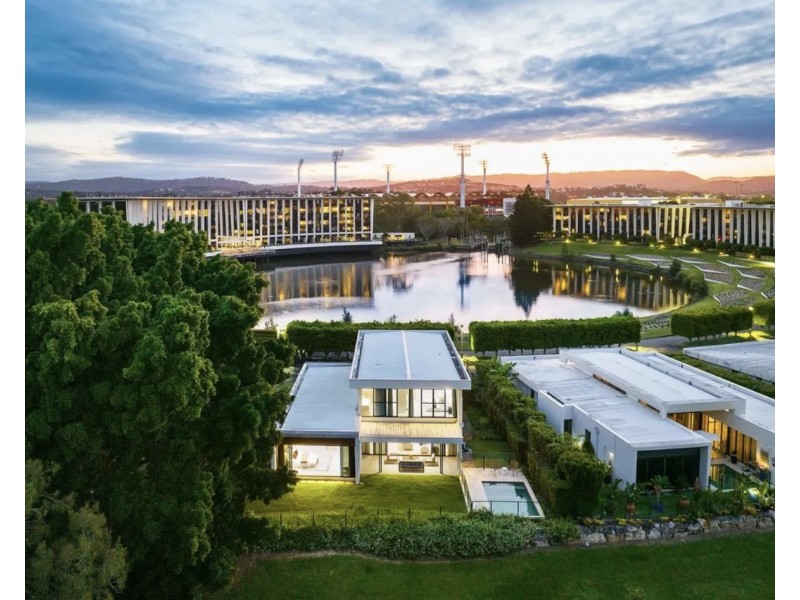 1 The Boulevard, Benowa QLD 4217