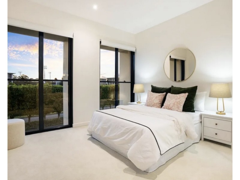 1 The Boulevard, Benowa QLD 4217