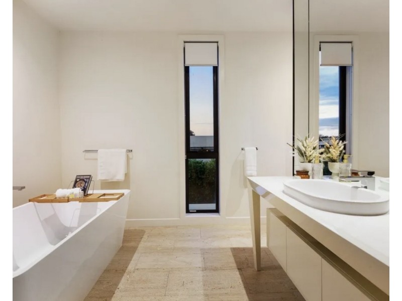 1 The Boulevard, Benowa QLD 4217