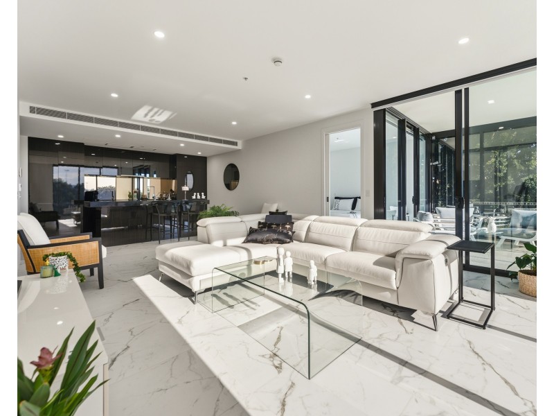 305W/1 Marina Drive, Benowa QLD 4217