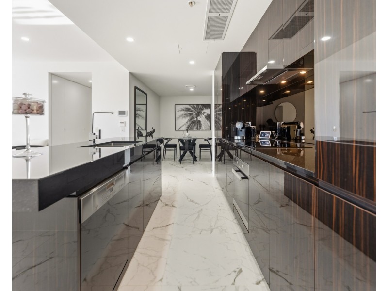 305W/1 Marina Drive, Benowa QLD 4217