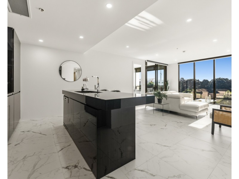 305W/1 Marina Drive, Benowa QLD 4217