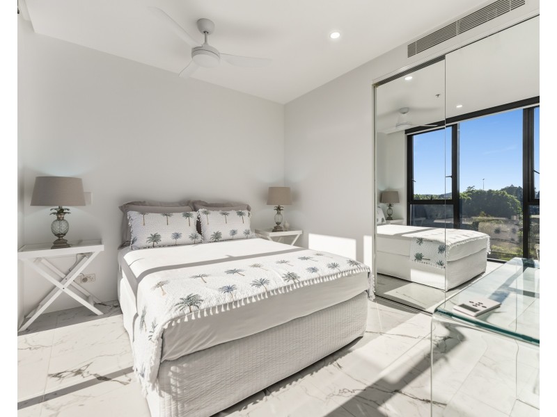 305W/1 Marina Drive, Benowa QLD 4217