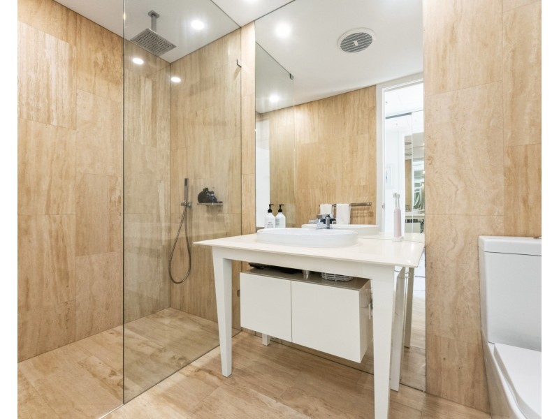 305W/1 Marina Drive, Benowa QLD 4217