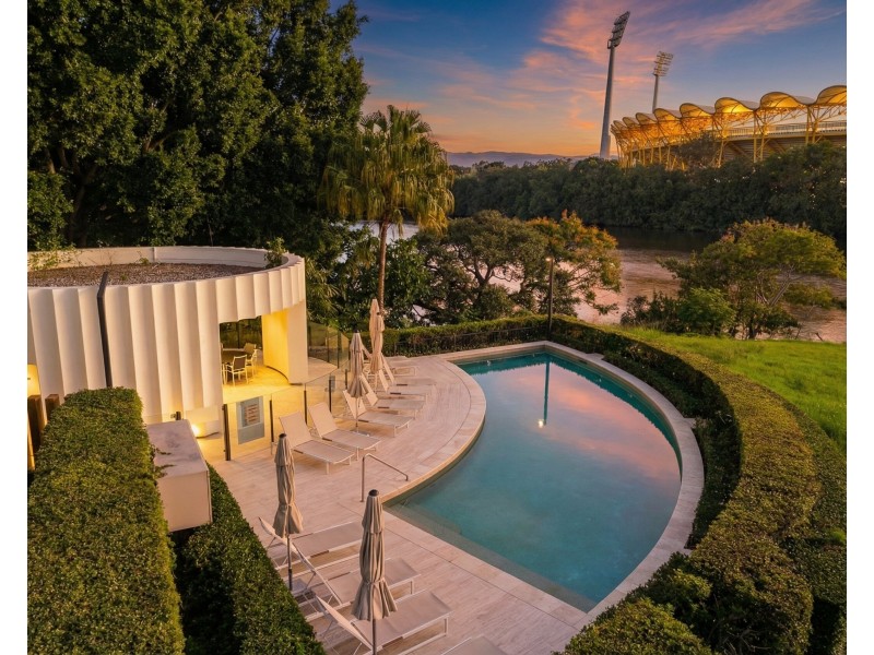 305W/1 Marina Drive, Benowa QLD 4217