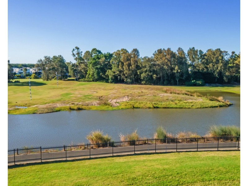 9207 Peter Senior Drive, Hope Island QLD 4212