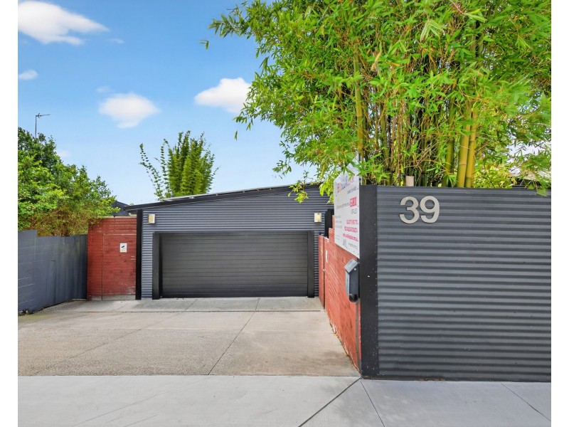 39 Kumbari Avenue, Southport QLD 4215