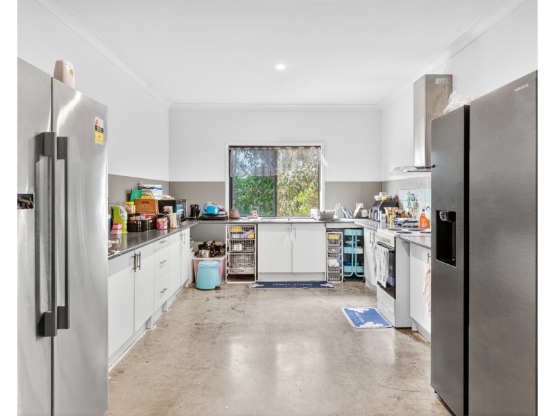 39 Kumbari Avenue, Southport QLD 4215