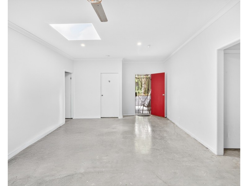 39 Kumbari Avenue, Southport QLD 4215