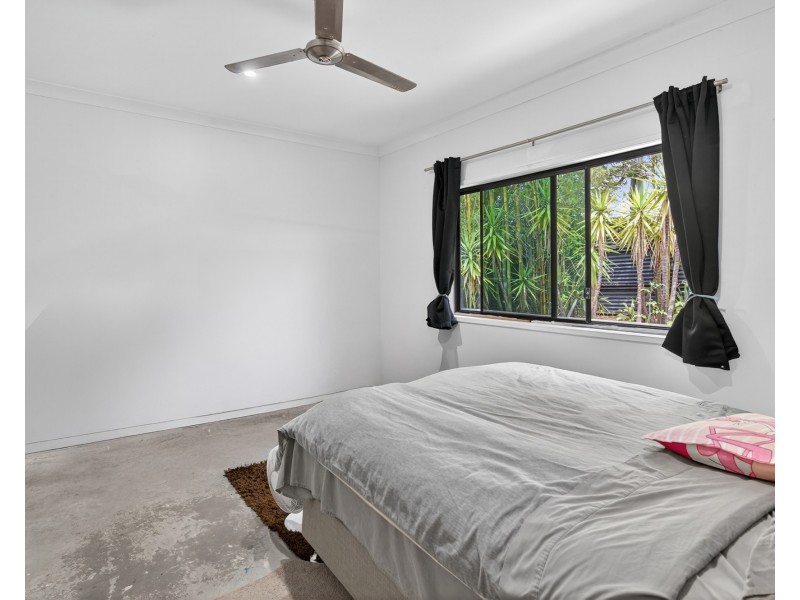 39 Kumbari Avenue, Southport QLD 4215