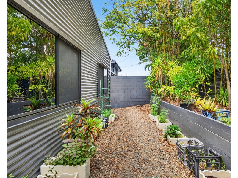 39 Kumbari Avenue, Southport QLD 4215