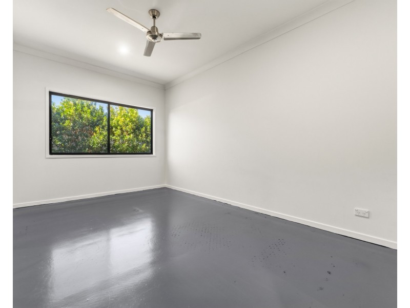 39 Kumbari Avenue, Southport QLD 4215